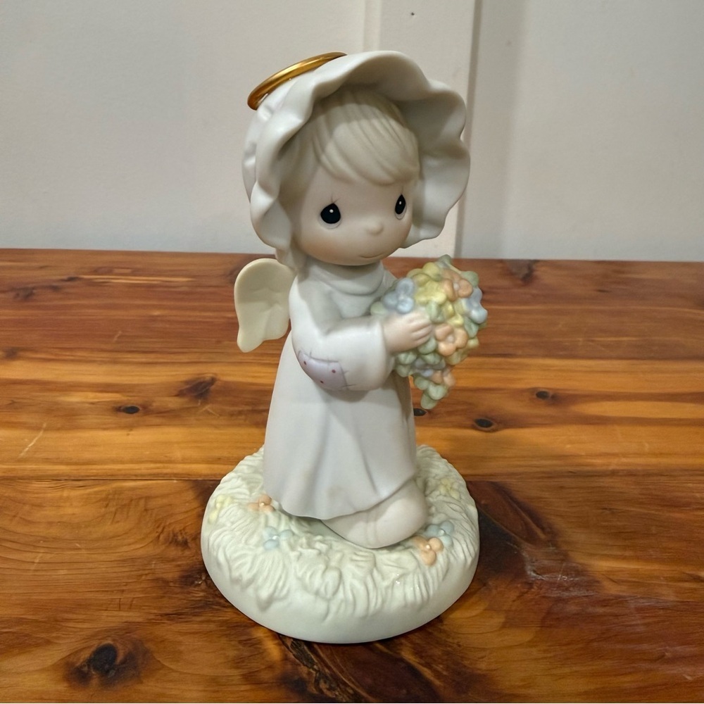Vintage 1996 Precious Moments "A Bouquet From God's Garden of Love" Figurine